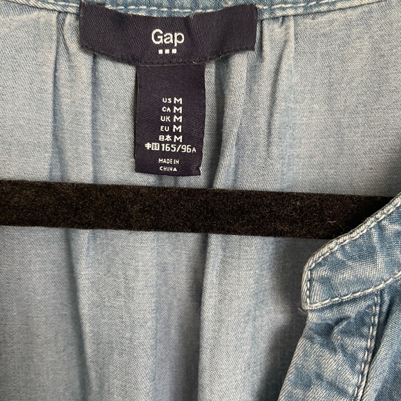 Size medium, Gap sleeveless denim top. - Picture 2 of 3
